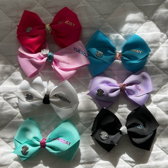 Collection of Jojo Siwa Hair Bows - large, small and day of the week - Picture 4 of 4